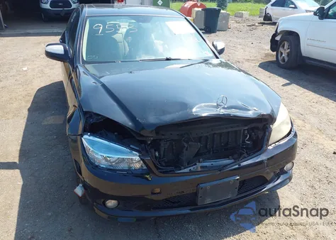 2009 Mercedes-Benz C 300 z USA, uszkodzony, nr VIN WDDGF81XX9R064181